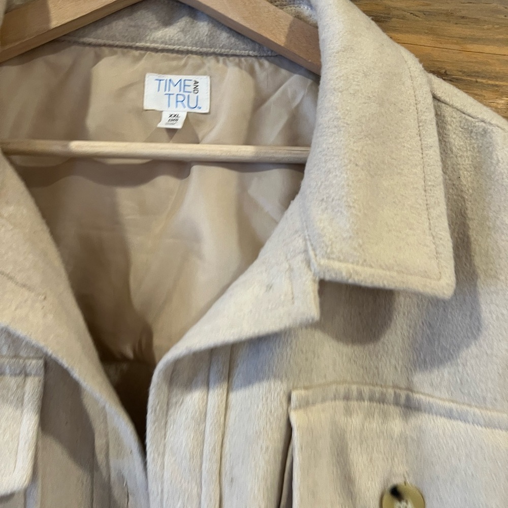 Time & Tru Women’s Cream Shirt Jacket - Picture 5 of 6